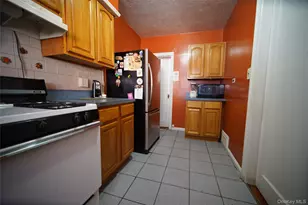 1147 Grenada Pl, Bronx, NY 10466 - Photo 3
