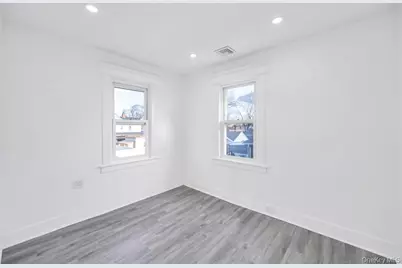 297 E Columbia Street, Hempstead, NY 11550 - Photo 17