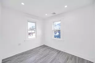 297 E Columbia St, Hempstead, NY 11550 - Photo 17