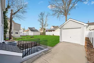 297 E Columbia St, Hempstead, NY 11550 - Photo 3