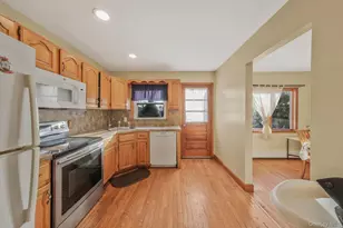 21 Valleywood Dr, Huntington Station, NY 11746 - Photo 19