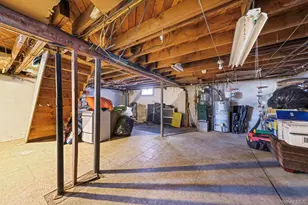 21 Valleywood Dr, Huntington Station, NY 11746 - Photo 35