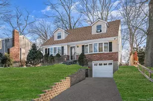 21 Valleywood Dr, Huntington Station, NY 11746 - Photo 3