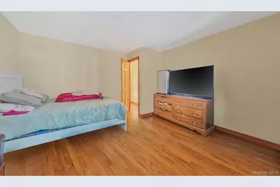 21 Valleywood Drive, Huntington Station, NY 11746 - Photo 23