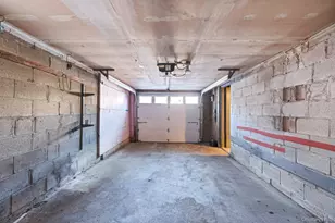 21 Valleywood Dr, Huntington Station, NY 11746 - Photo 33