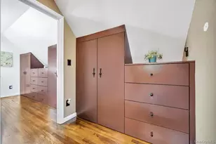 460 Roquette Ave, Floral Park, NY 11001 - Photo 29