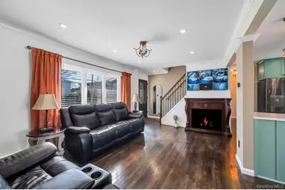 460 Roquette Avenue, Floral Park, NY 11001 - Photo 7