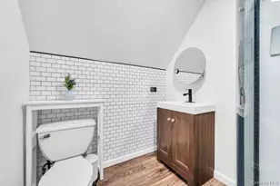 460 Roquette Ave, Floral Park, NY 11001 - Photo 27