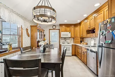 662 College Road, Farmingville, NY 11738 - Photo 7