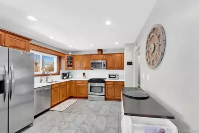 569 Millburn Court, Valley Cottage, NY 10989 - Photo 5