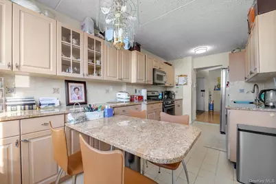 14477 Roosevelt Avenue #5C, Flushing, NY 11354 - Photo 9