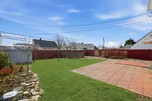 24 Crag Ln, Levittown, NY 11756 - Photo 23