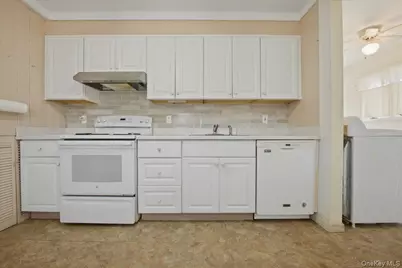 24 Crag Lane, Levittown, NY 11756 - Photo 9