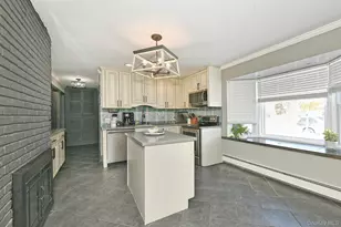 14 Thimble Ln, Hicksville, NY 11801 - Photo 5