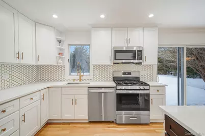 19 Pine Tree Lane, East Quogue, NY 11942 - Photo 7