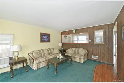 325 Cayuga Avenue, East Meadow, NY 11554 - Photo 7