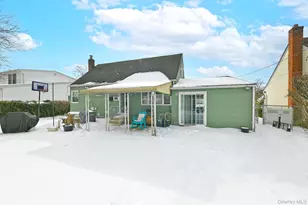 325 Cayuga Ave, East Meadow, NY 11554 - Photo 3