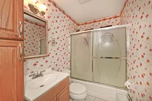 325 Cayuga Ave, East Meadow, NY 11554 - Photo 17