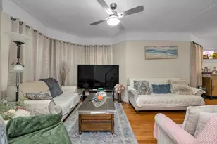 70 Hinsdale Ave, Floral Park, NY 11001 - Photo 7