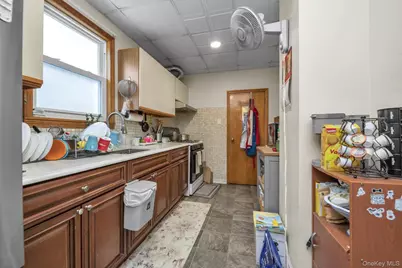 70 Hinsdale Avenue, Floral Park, NY 11001 - Photo 11