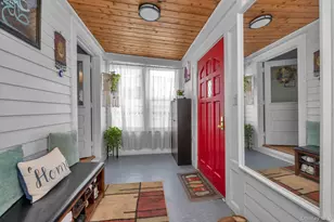 70 Hinsdale Ave, Floral Park, NY 11001 - Photo 3