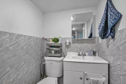 70 Hinsdale Avenue, Floral Park, NY 11001 - Photo 21