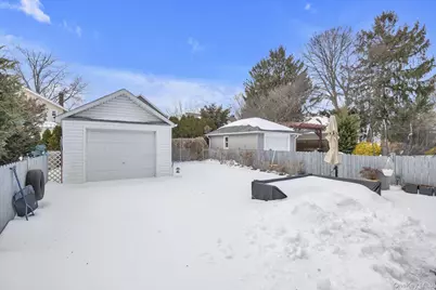 70 Hinsdale Avenue, Floral Park, NY 11001 - Photo 25