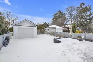 70 Hinsdale Ave, Floral Park, NY 11001 - Photo 25