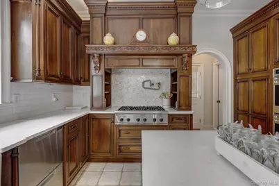 220 Elderfields Road, Manhasset, NY 11030 - Photo 19