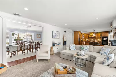 52 Matinecock Avenue, East Islip, NY 11730 - Photo 11