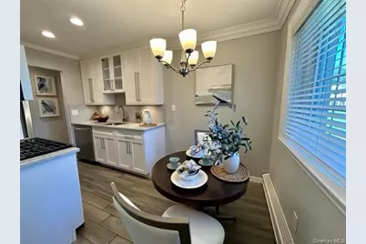 6 Williams Boulevard #1N, Lake Grove, NY 11755 - Photo 5