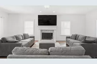 27 Jeffrey Lane, Westhampton Beach, NY 11978 - Photo 9