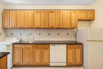 76-12 Ditmars Boulevard #B3, East Elmhurst, NY 11370 - Photo 5