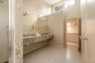 20 Whitman Rd, Great Neck, NY 11023 - Photo 15