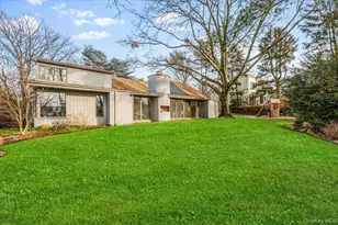 20 Whitman Rd, Great Neck, NY 11023 - Photo 27