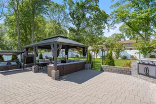 11 Gallatin Dr, Dix Hills, NY 11746 - Photo 25