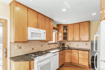 2066 Holland Way, Merrick, NY 11566 - Photo 9