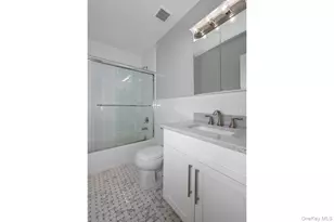 425 Newbridge Rd, East Meadow, NY 11554 - Photo 7