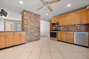 29 Disc Ln, Wantagh, NY 11793 - Photo 5