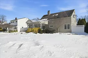 29 Disc Ln, Wantagh, NY 11793 - Photo 3