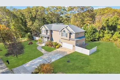 75 Milmay Avenue, Hauppauge, NY 11788 - Photo 35
