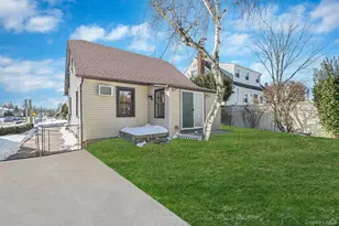 247 Starke Ave, East Meadow, NY 11554 - Photo 29