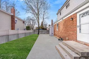 526 Albert St, East Meadow, NY 11554 - Photo 23