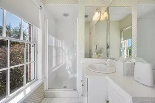 22 Bayside Dr, Great Neck, NY 11023 - Photo 15