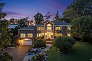 22 Bayside Dr, Great Neck, NY 11023 - Photo 37