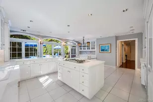 22 Bayside Dr, Great Neck, NY 11023 - Photo 11