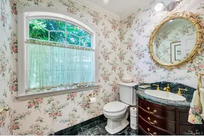 22 Bayside Drive, Great Neck, NY 11023 - Photo 9