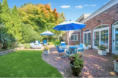 22 Bayside Drive, Great Neck, NY 11023 - Photo 31