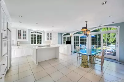 22 Bayside Drive, Great Neck, NY 11023 - Photo 13