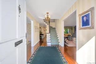 22 Bayside Dr, Great Neck, NY 11023 - Photo 3